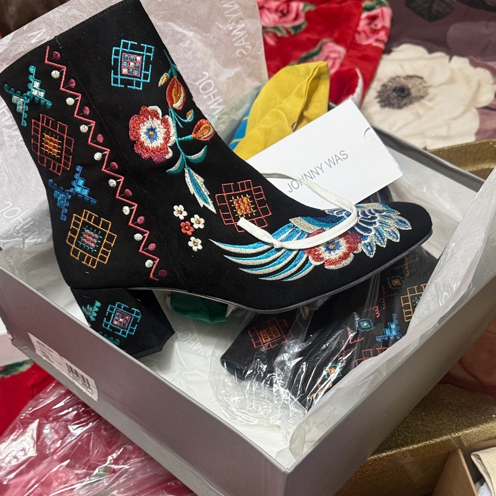 Johnny Was Black Suede Embroidered Wing & Floral Ankle Boots - Picture 3 of 3